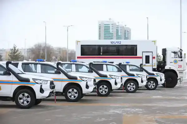 В Актобе службе по чрезвычайным ситуациям вручили ключи от новой техники (5)