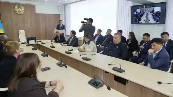 В МАСЛИХАТЕ ОБЛАСТИ АБАЙ ОБСУДИЛИ ПРОЕКТ НОВОЙ КОНСТИТУЦИИ (5)