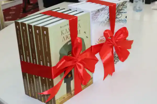 В Национальной академической библиотеке презентованы новые книги Жолтая Әлмашұлы (3)