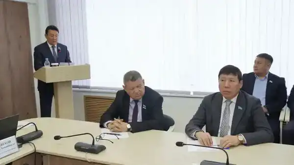 В МАСЛИХАТЕ ОБЛАСТИ АБАЙ ОБСУДИЛИ ПРОЕКТ НОВОЙ КОНСТИТУЦИИ (6)