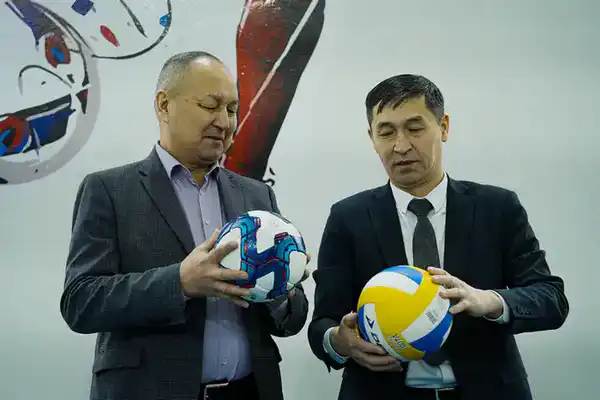 Игроки «Шахтёра» встретились со школьниками (10)