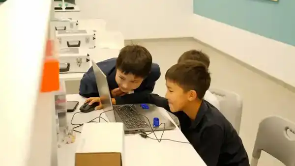 «Школа без смартфонов»: в Астане растет число учащихся, не пользующихся смартфонами во время занятий (4)