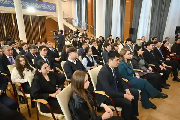 Председатель Сената Парламента Маулен Ашимбаев на встречах с жителями ВКО разъяснил значение новой Конституции (10)