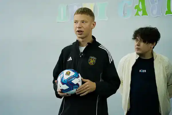 Игроки «Шахтёра» встретились со школьниками (3)