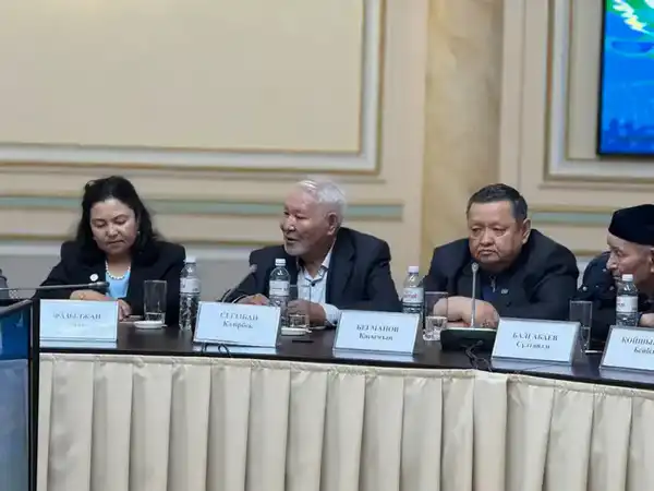 Союз писателей Казахстана поддержал проект новой Конституции (2)