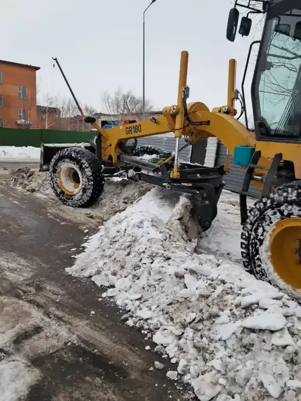 В Астане в снегоуборочных работах задействовано около 1,7 тысячи единиц спецтехники (5)