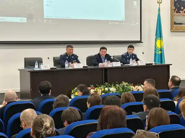 «Закон и порядок»: в Астане обсудили вопросы профилактики правонарушений и экстремизма среди несовершеннолетних (5)