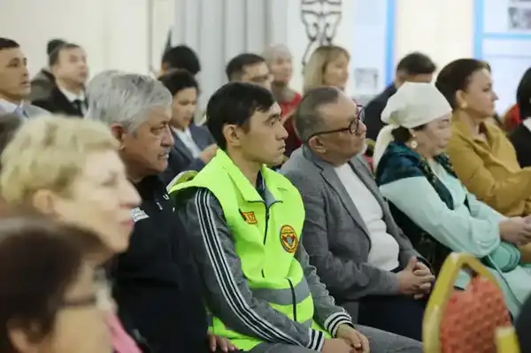 Ербол Карашукеев встретился с представителями НПО (4)