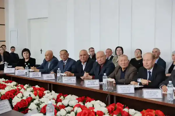 Ербол Карашукеев встретился с представителями творческой интеллигенции Меркенского района (3)