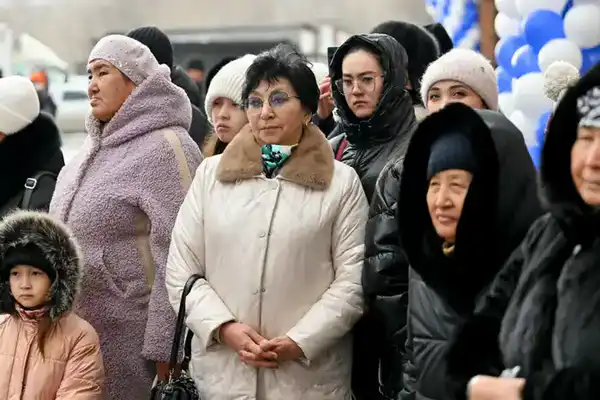 В Семее около 30 семьям вручили ключи от квартир (3)