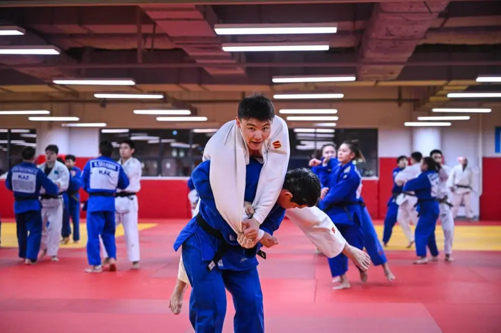 Сборные Казахстана готовятся к Grand Slam по дзюдо и чемпионату Азии в помещении - Ербол Мырзабосынов ознакомился с тренировочным процессом (4)