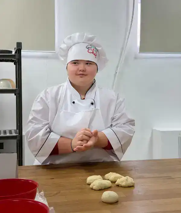 Инклюзия в действии: в Карагандинской области подростки с особыми потребностями осваивают профессию кондитера (10)