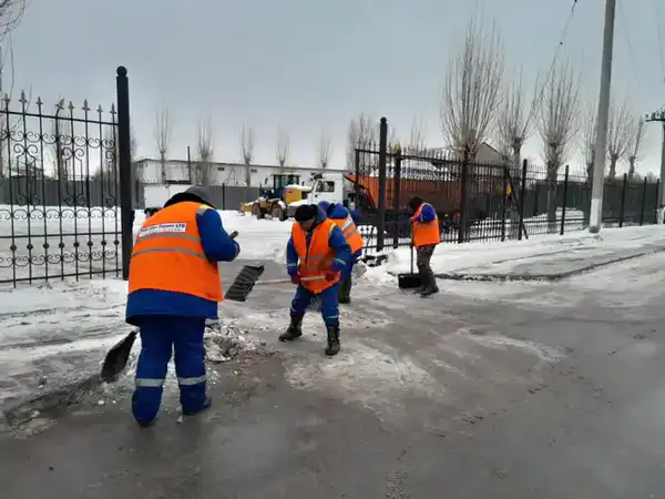 В Астане в снегоуборочных работах задействовано около 1,7 тысячи единиц спецтехники (6)