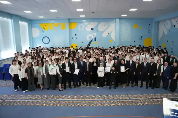 Школьники и студенты колледжей Астаны, Павлодарской, Восточно-Казахстанской областей и области Абай приняли участие в экочасе на тему водосбережения «Экономь воду – сохраняй будущее!» (6)