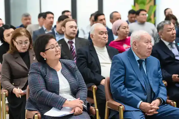 Состоялась встреча экспертов на тему: «Народная Конституция - сильное государство» (2)