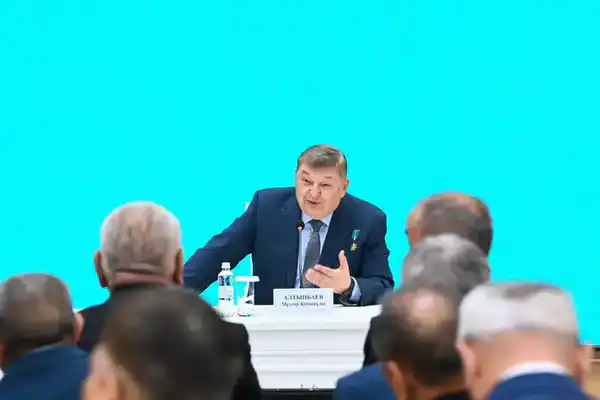 Глава региона встретился с ветеранами и представителями интеллигенции (3)