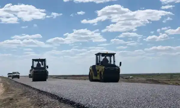 В Жылыойском районе проводится капитальный ремонт 62 километров автодорог (2)