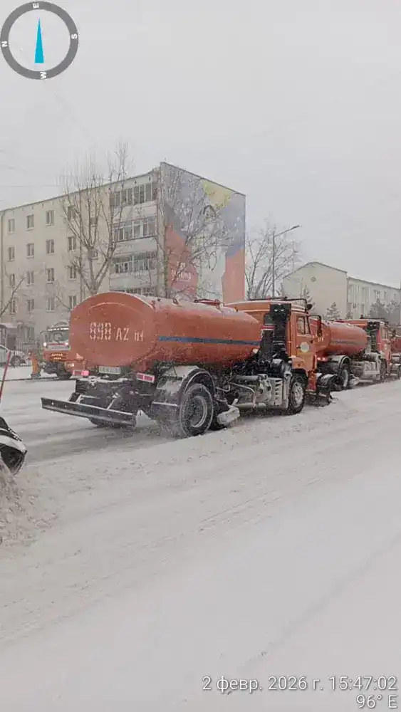 Обильный снегопад в столице: в уборке задействованы 3 тысячи человек и свыше тысячи единиц техники (2)