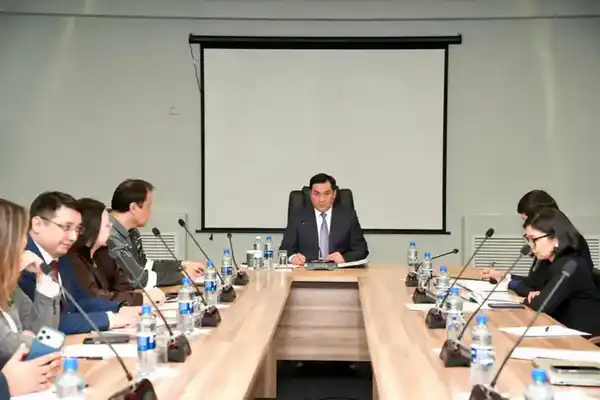 Энергетика без популизма: Ерлан Аккенженов обсудил с аналитиками реальные вызовы отрасли (8)