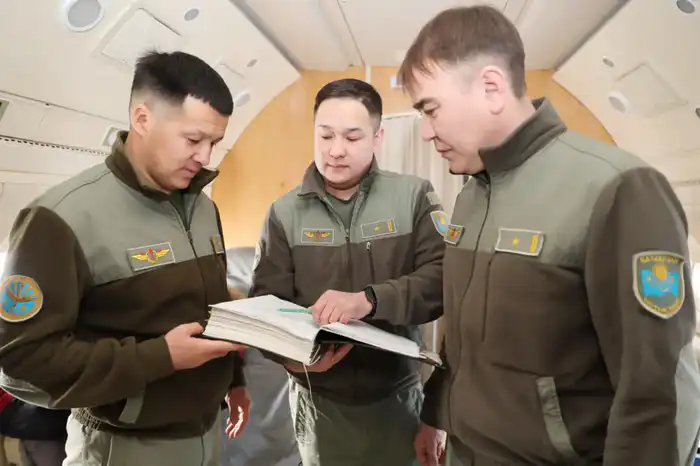 Пилот Национальной гвардии посвятил свыше 900 часов полетам (2)