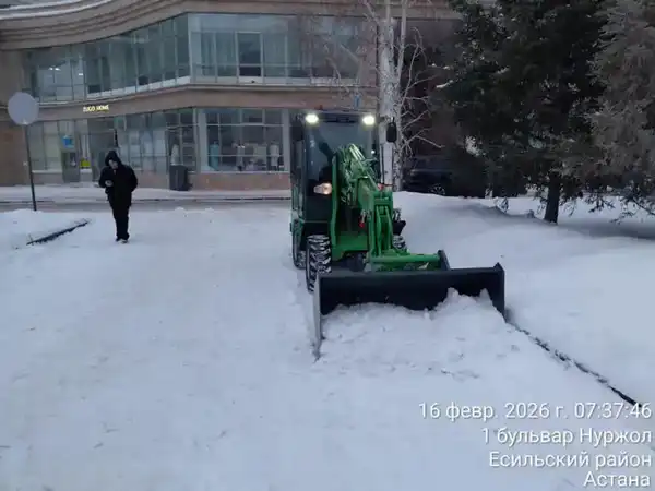 Около 1 700 единиц спецтехники задействовано в снегоуборочных работах в Астане (5)