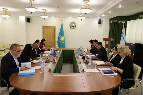 А. Ертаев встретился с представителем ЮНИСЕФ в Казахстане Р.М. Сарваром (7)