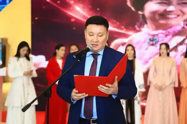 В ТУРКЕСТАН ПРИЕХАЛА ПРОСЛАВЛЕННАЯ АКТРИСА МЕРУЕРТ УТЕКЕШОВА, СЫГРАВШАЯ КЫЗ ЖИБЕК (2)