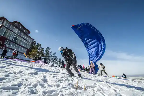 Зимнее небо Жетісу собрало парапланеристов из 6 стран (8)