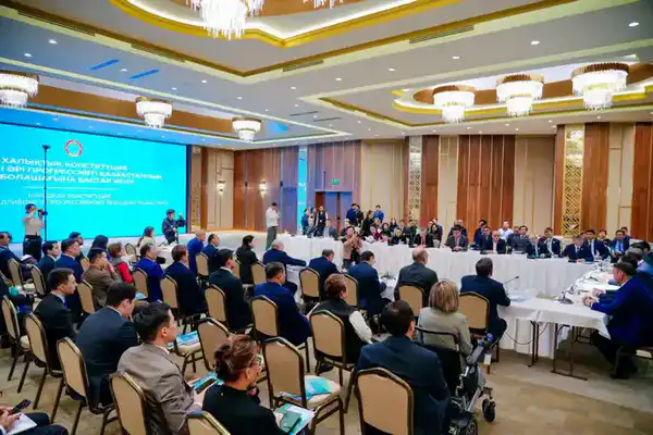 В Астане прошла экспертная встреча по обсуждению проекта новой Конституции (2)
