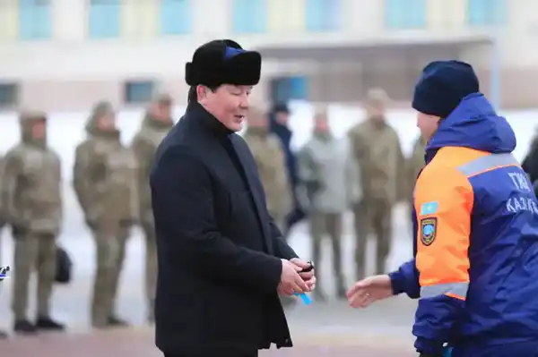 В Актобе службе по чрезвычайным ситуациям вручили ключи от новой техники (10)