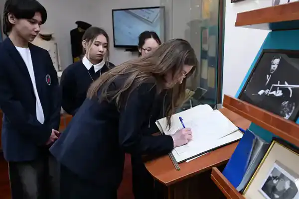 Учащиеся столичной школы посетили МИД РК (4)