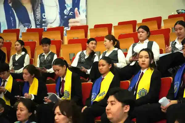 «Закон и порядок»: в Астане прошли дебаты среди школьников (9)