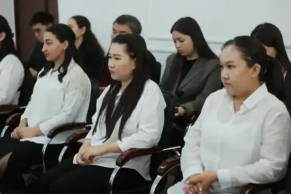 Конституционные реформы и роль молодежи: встреча акима области в Меркенском районе (7)