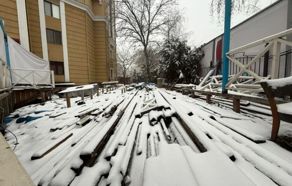 Летнюю террасу ресторана в центре Алматы снесли по решению суда (3)