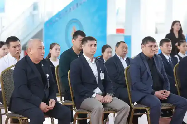 Ербол Карашукеев провел встречи с трудовыми коллективами и спортсменами в Таласском районе (2)