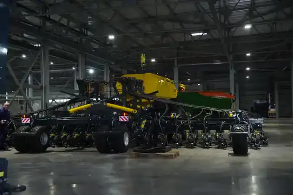 Делегация ВКО посетила предприятие по производству сельхозтехники «Комплекс Агро» в Барнауле (5)