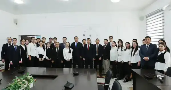 Конституционные реформы и роль молодежи: встреча акима области в Меркенском районе (10)