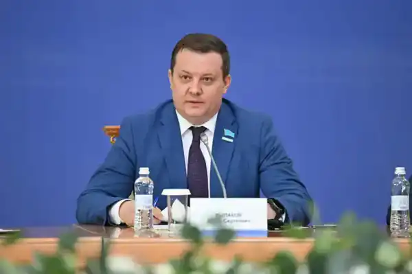 Председатель Сената Парламента Маулен Ашимбаев на встречах с жителями ВКО разъяснил значение новой Конституции (2)