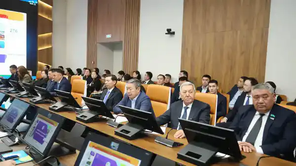 В акимате области рассмотрены вопросы санитарной безопасности, продовольственной стабильности и развития спортивной инфраструктуры (7)