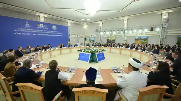 Председатель Сената Парламента Маулен Ашимбаев на встречах с жителями ВКО разъяснил значение новой Конституции (3)