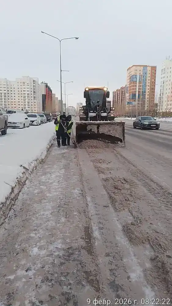Около двух тысяч дорожных рабочих задействовано в снегоуборке в Астане (3)