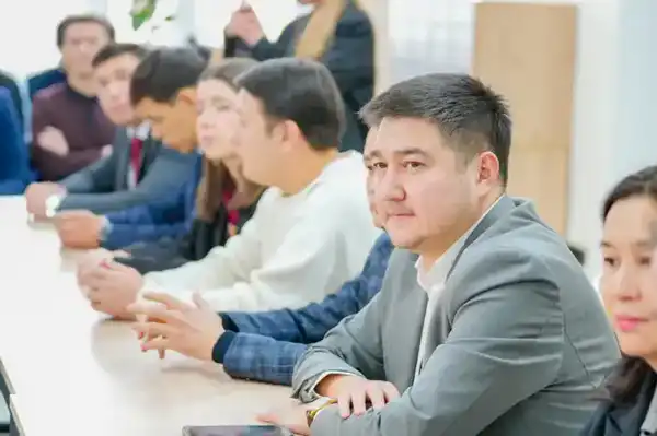 Столичная молодежь обсудила проект новой Конституции (6)