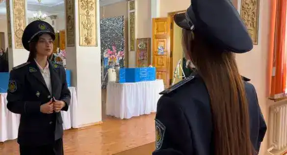 В городе Алтай прошла необычная встреча школьников и студентов с работниками полиции (3)