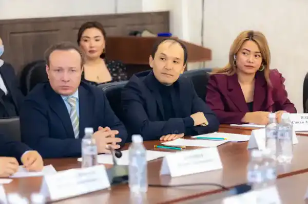 Арман Шаккалиев провёл первое заседание обновлённого Общественного совета (3)