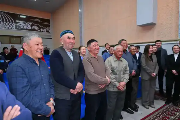 Аким области встретился с жителями села Жантикей (3)