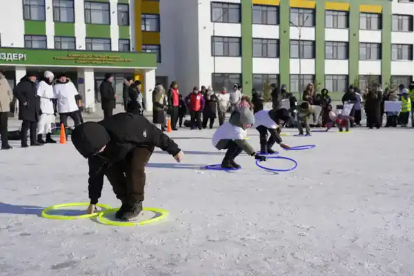 «Зимние веселые старты»: в Астане прошла семейная эстафета «Папа, мама и я» (6)