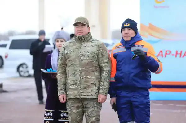 В Актобе службе по чрезвычайным ситуациям вручили ключи от новой техники (8)