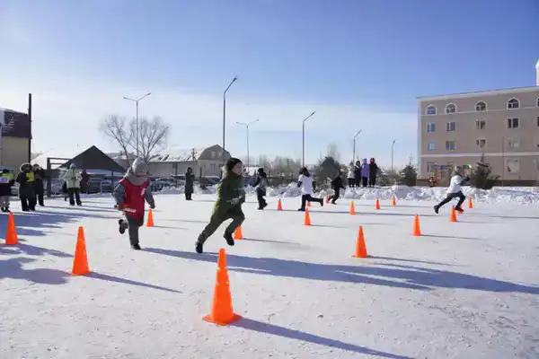 «Зимние веселые старты»: в Астане прошла семейная эстафета «Папа, мама и я» (3)