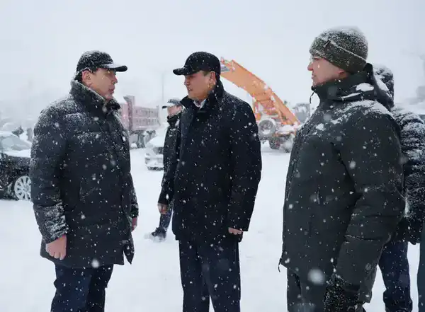 Ербол Карашукеев проинспектировал ход работ по очистке улиц Тараза от снега (8)