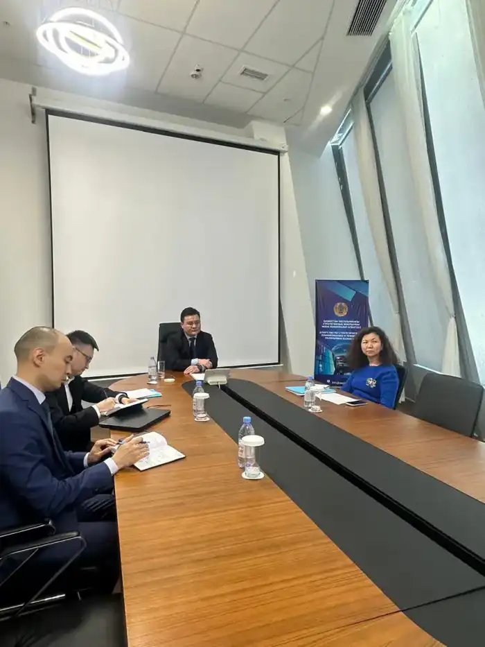 Обсуждены вопросы конституционной реформы и меры по улучшению инвестиционного климата с международными финансовыми организациями (2)